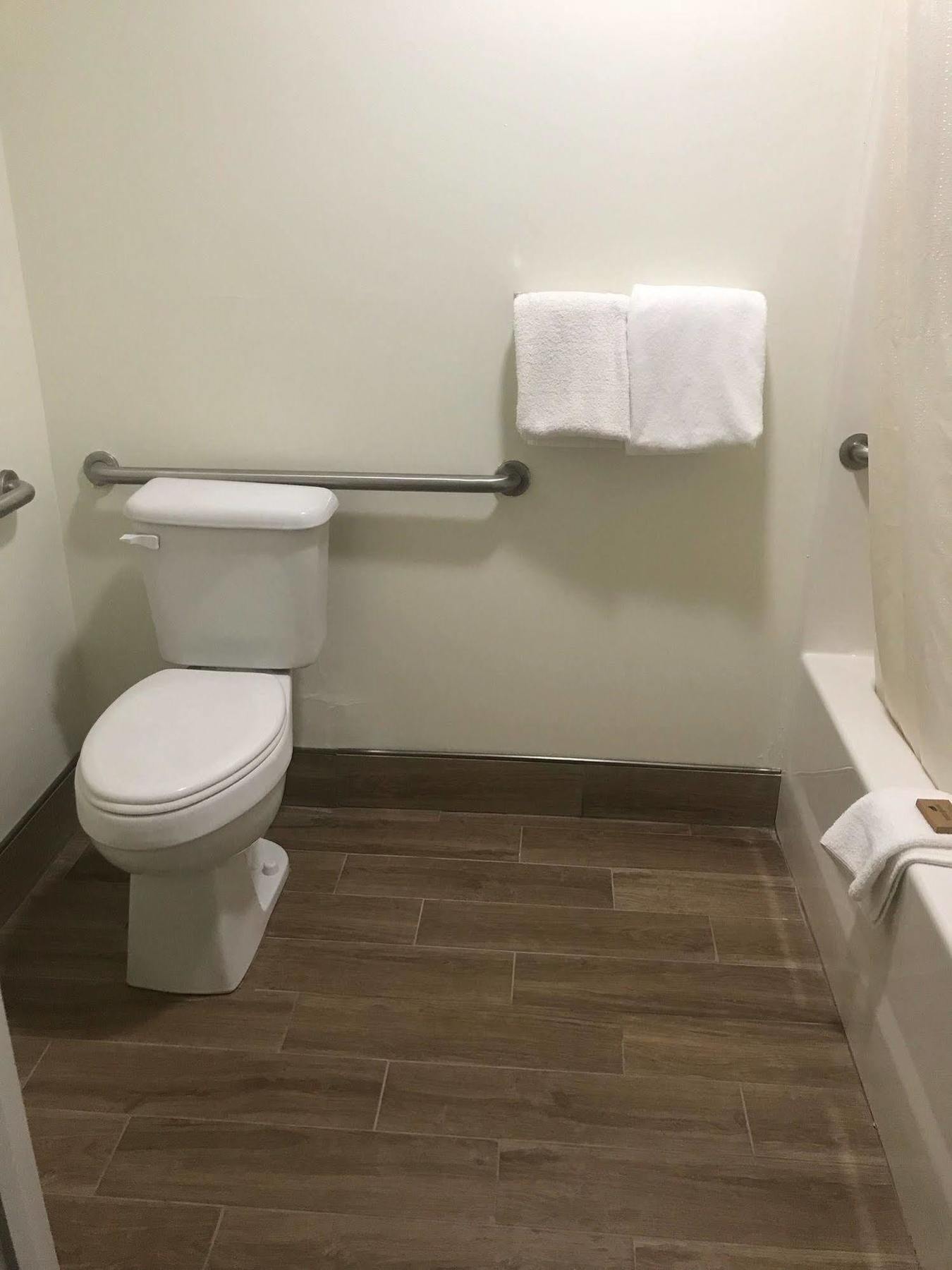 Madison Inn Lodge Fredericktown Bagian luar foto
