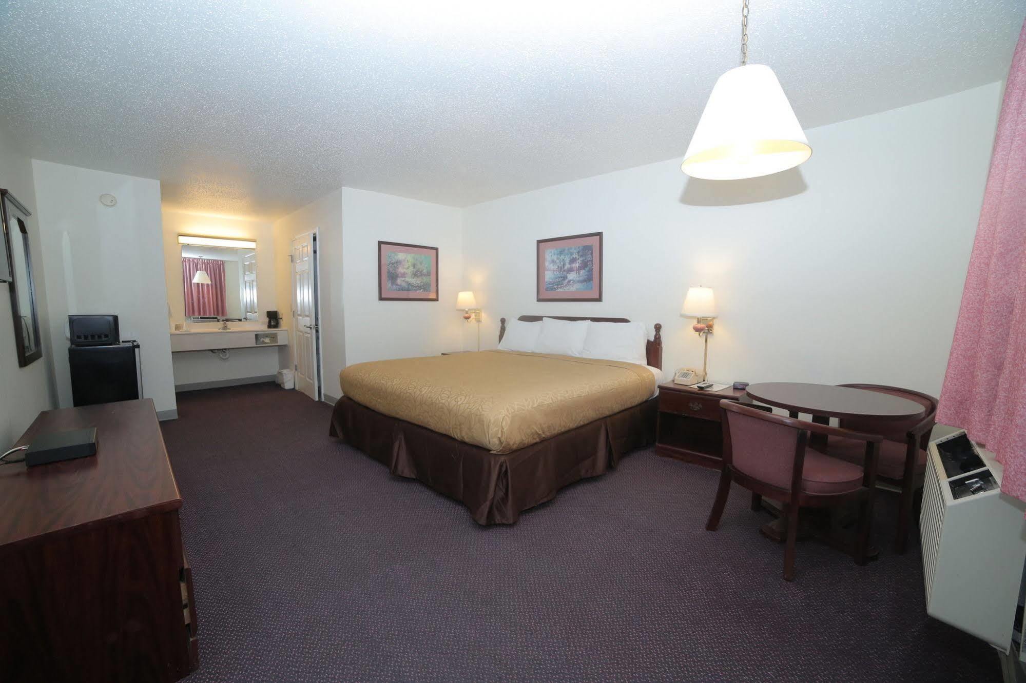 Madison Inn Lodge Fredericktown Bagian luar foto