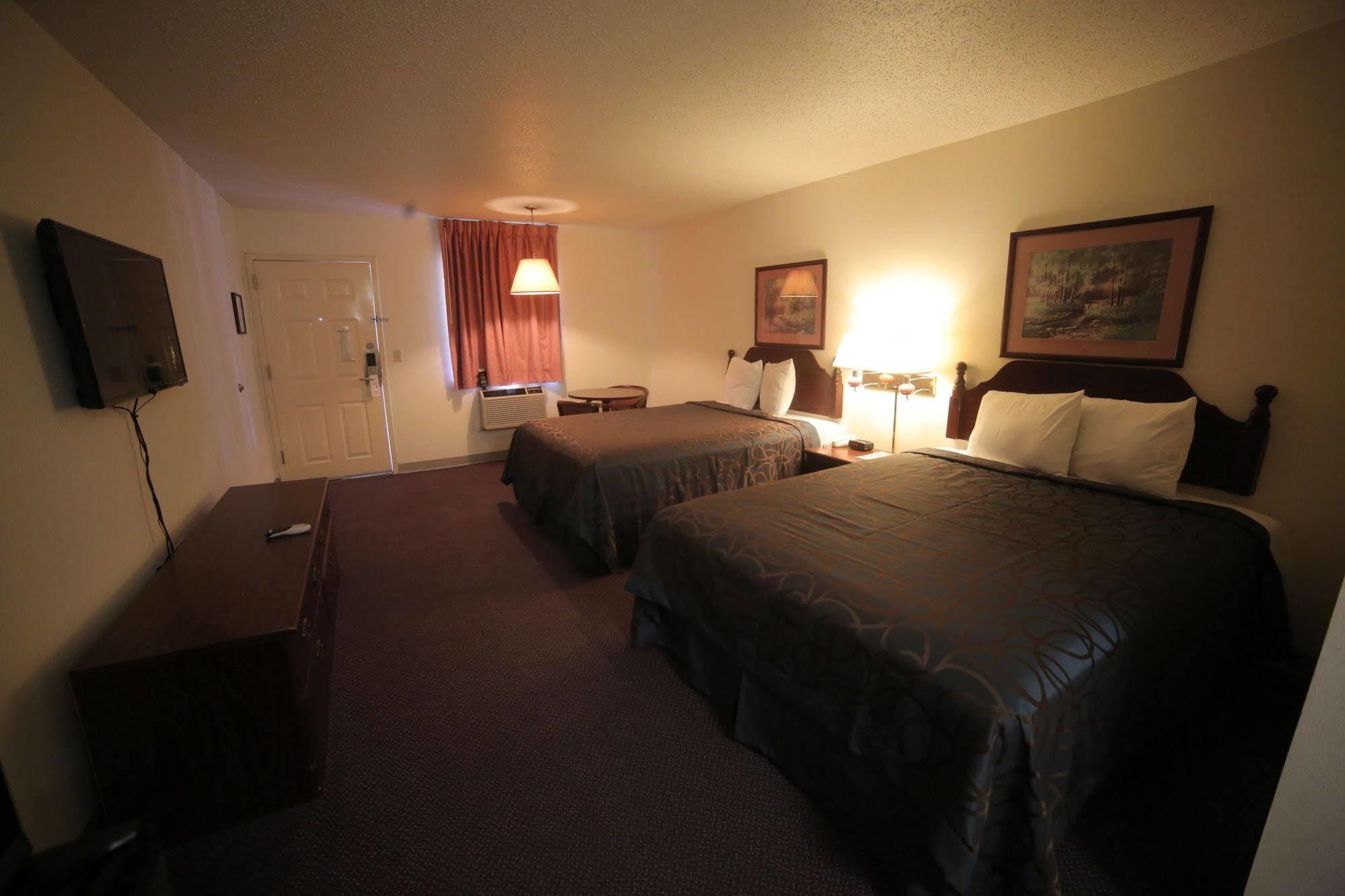 Madison Inn Lodge Fredericktown Bagian luar foto
