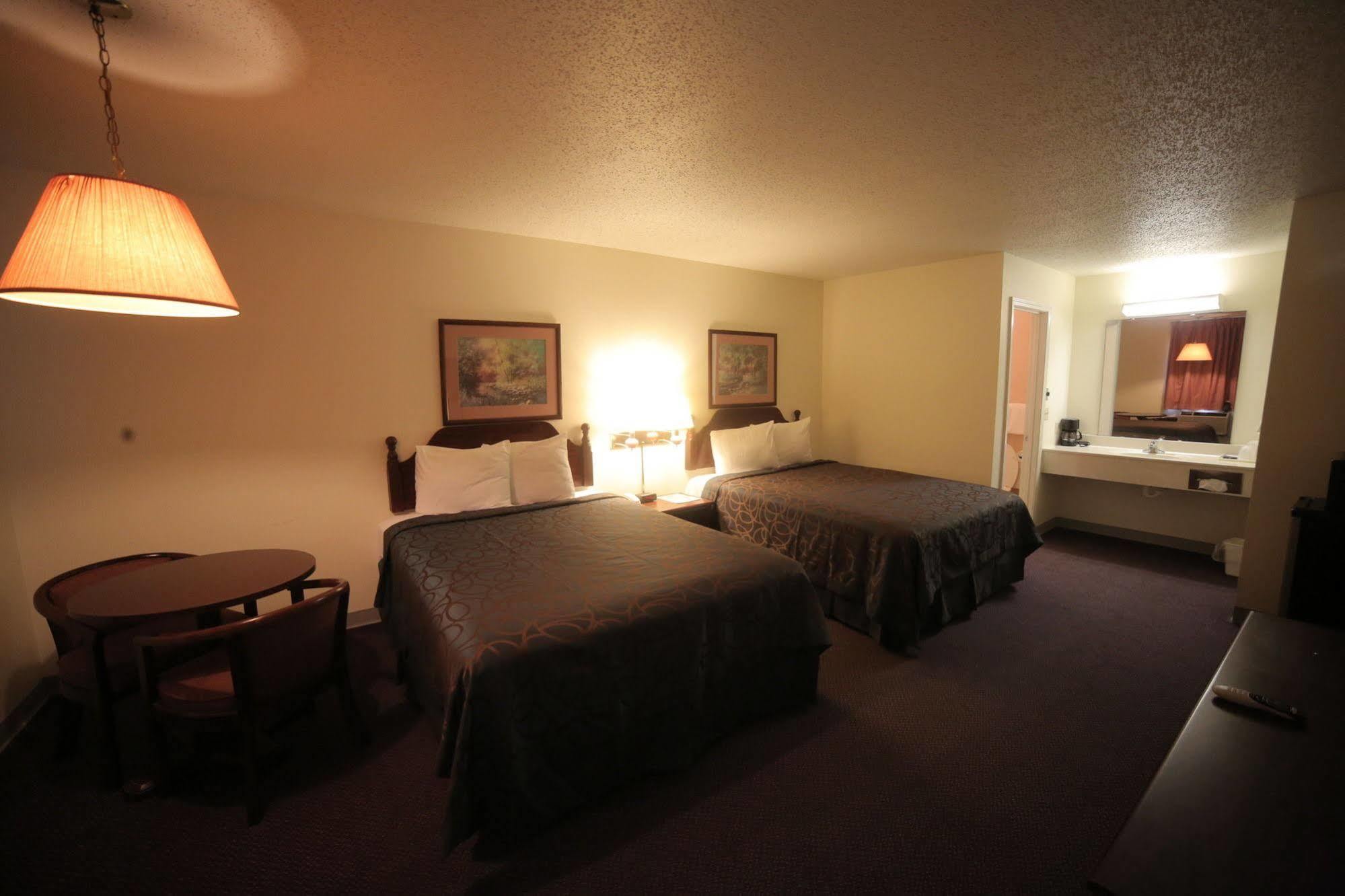 Madison Inn Lodge Fredericktown Bagian luar foto