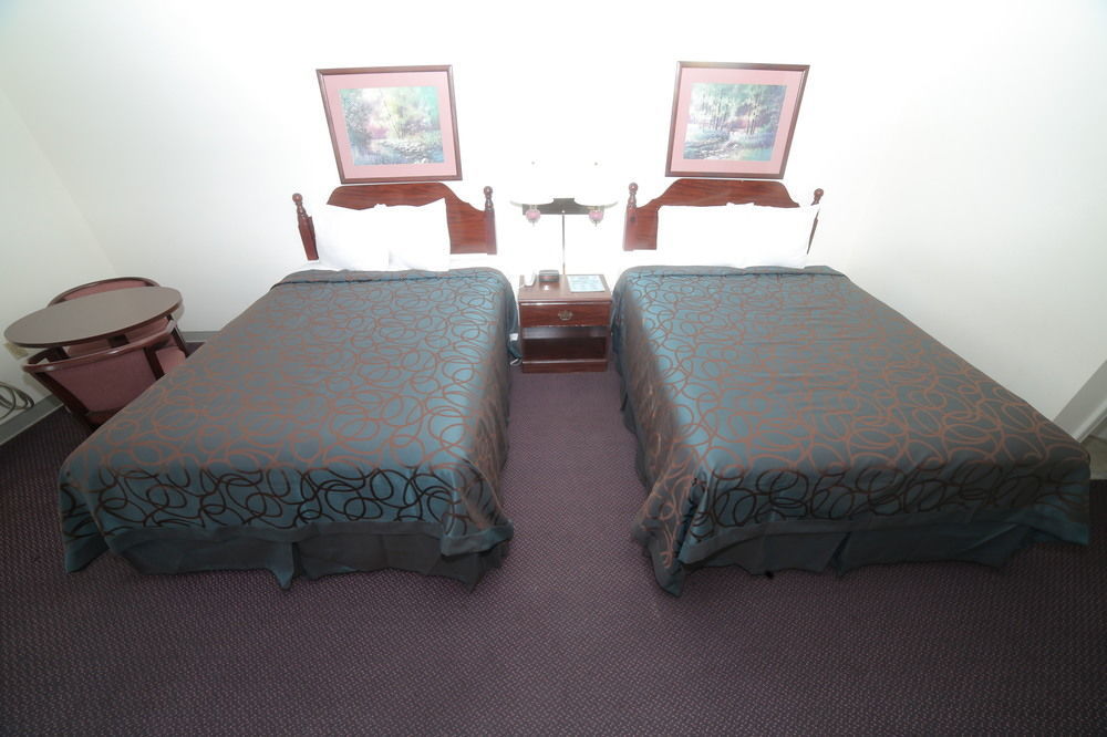 Madison Inn Lodge Fredericktown Bagian luar foto